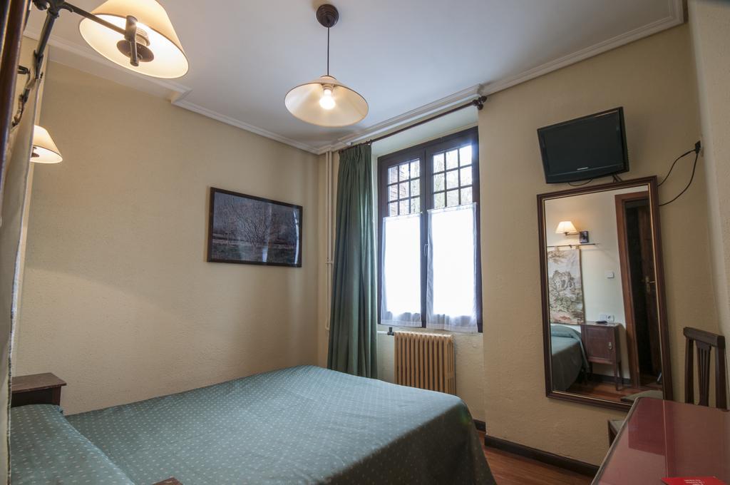 Hostal Ayestaran II Lekunberri Eksteriør bilde